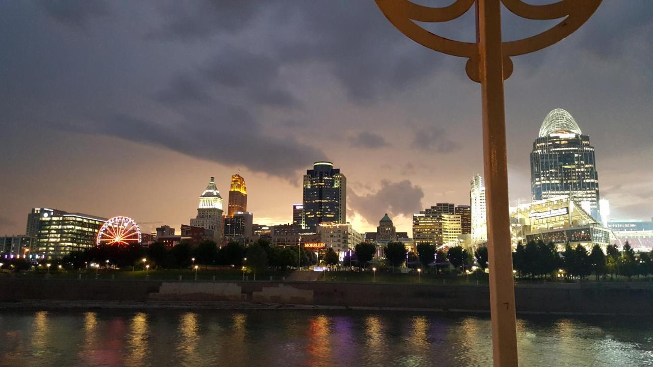 Holiday Inn Express & Suites Cincinnati Riverfront By Ihg Covington Exterior foto