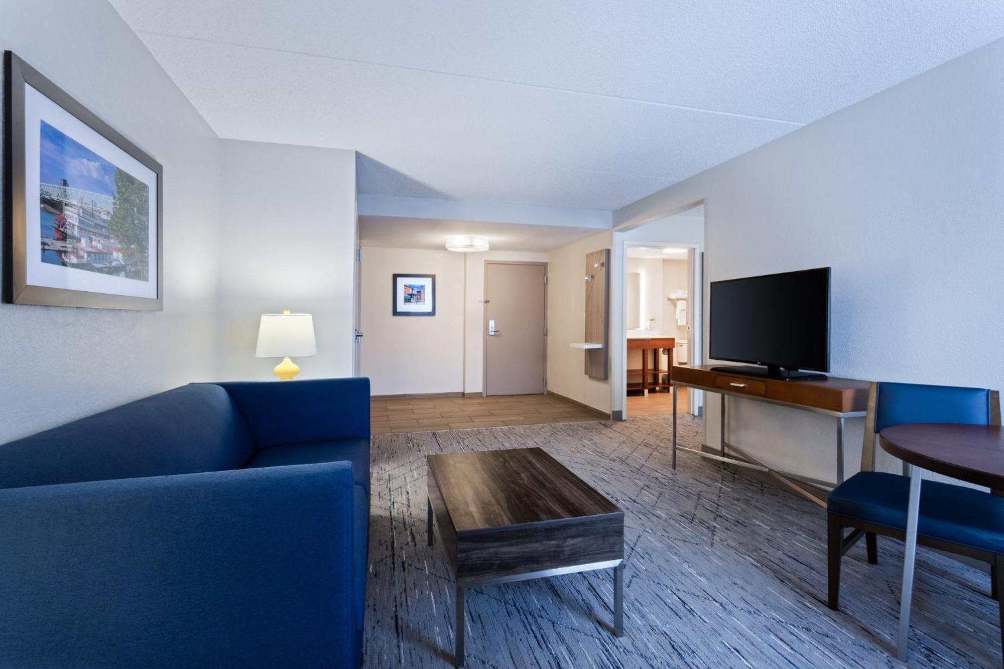 Holiday Inn Express & Suites Cincinnati Riverfront By Ihg Covington Exterior foto