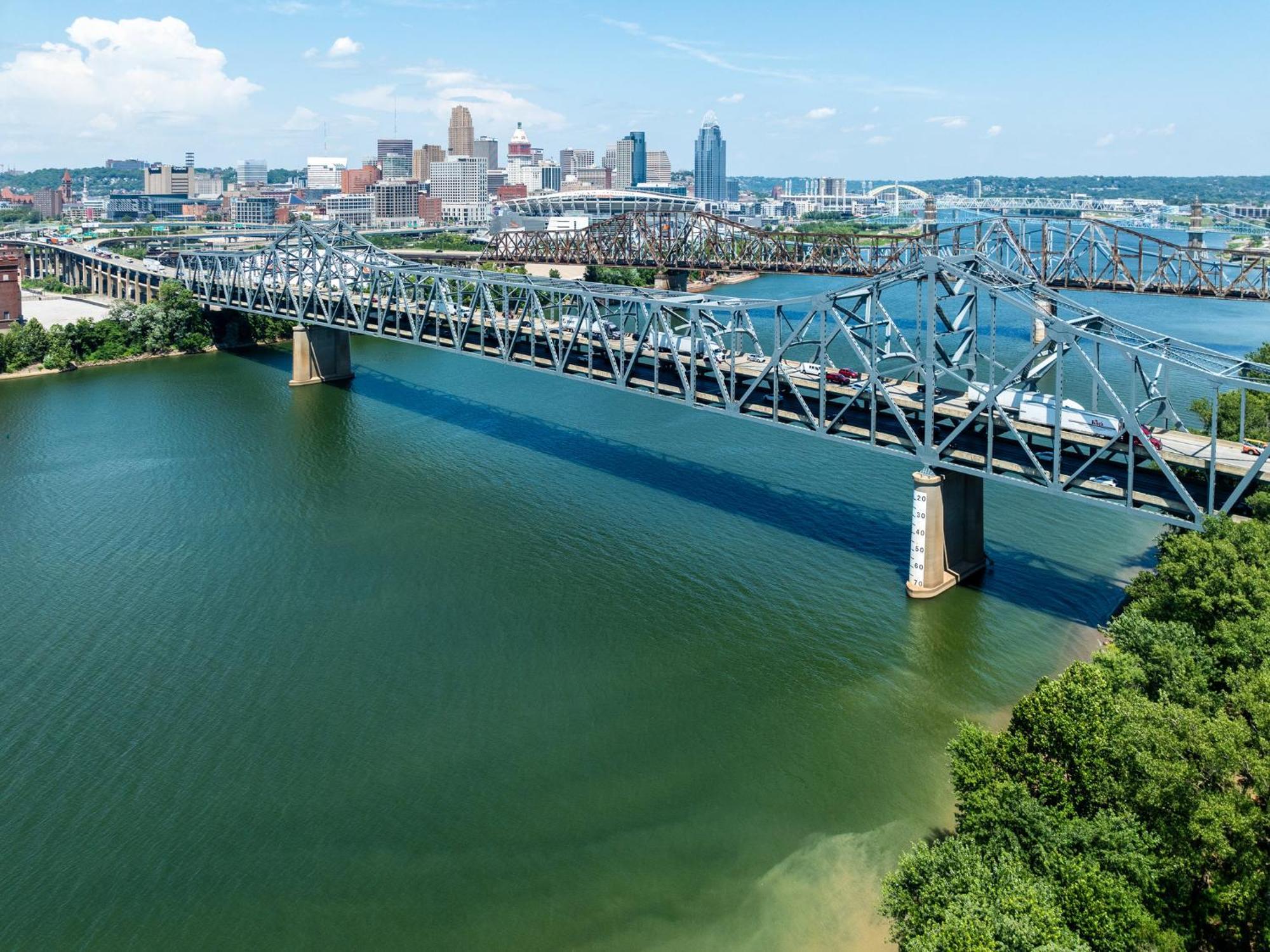 Holiday Inn Express & Suites Cincinnati Riverfront By Ihg Covington Exterior foto