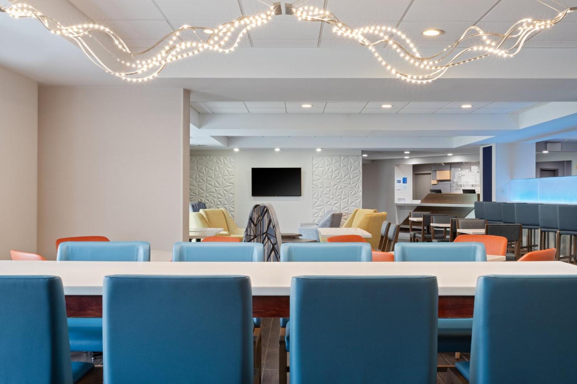 Holiday Inn Express & Suites Cincinnati Riverfront By Ihg Covington Exterior foto