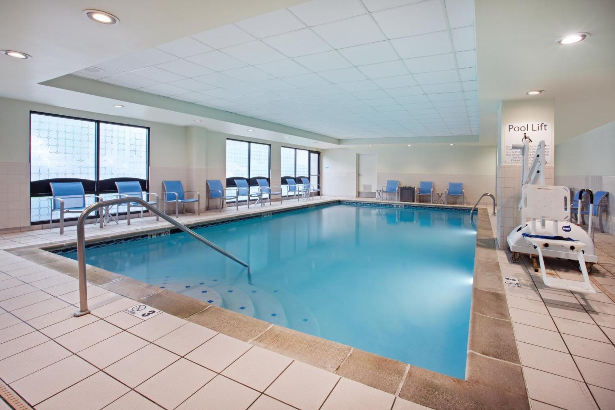 Holiday Inn Express & Suites Cincinnati Riverfront By Ihg Covington Exterior foto