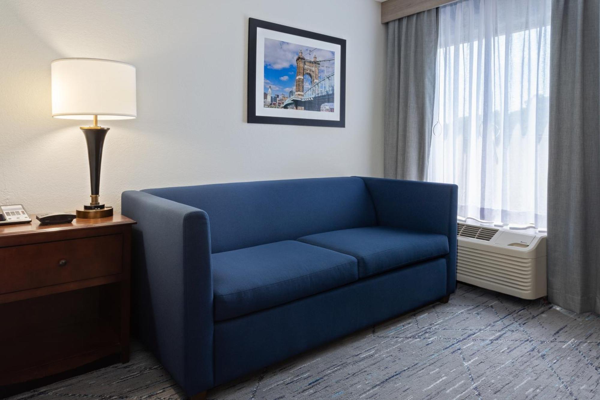 Holiday Inn Express & Suites Cincinnati Riverfront By Ihg Covington Exterior foto