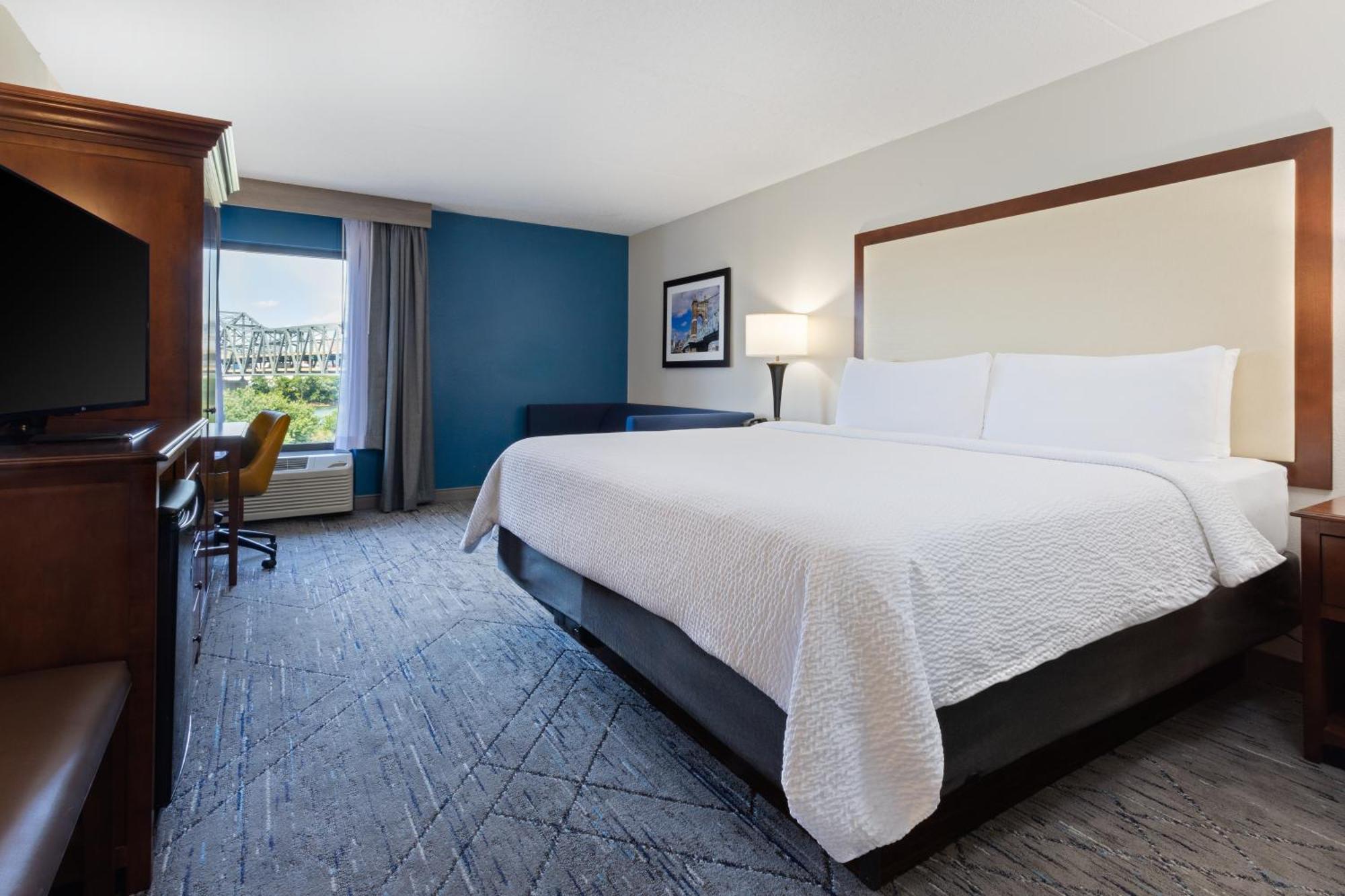 Holiday Inn Express & Suites Cincinnati Riverfront By Ihg Covington Exterior foto