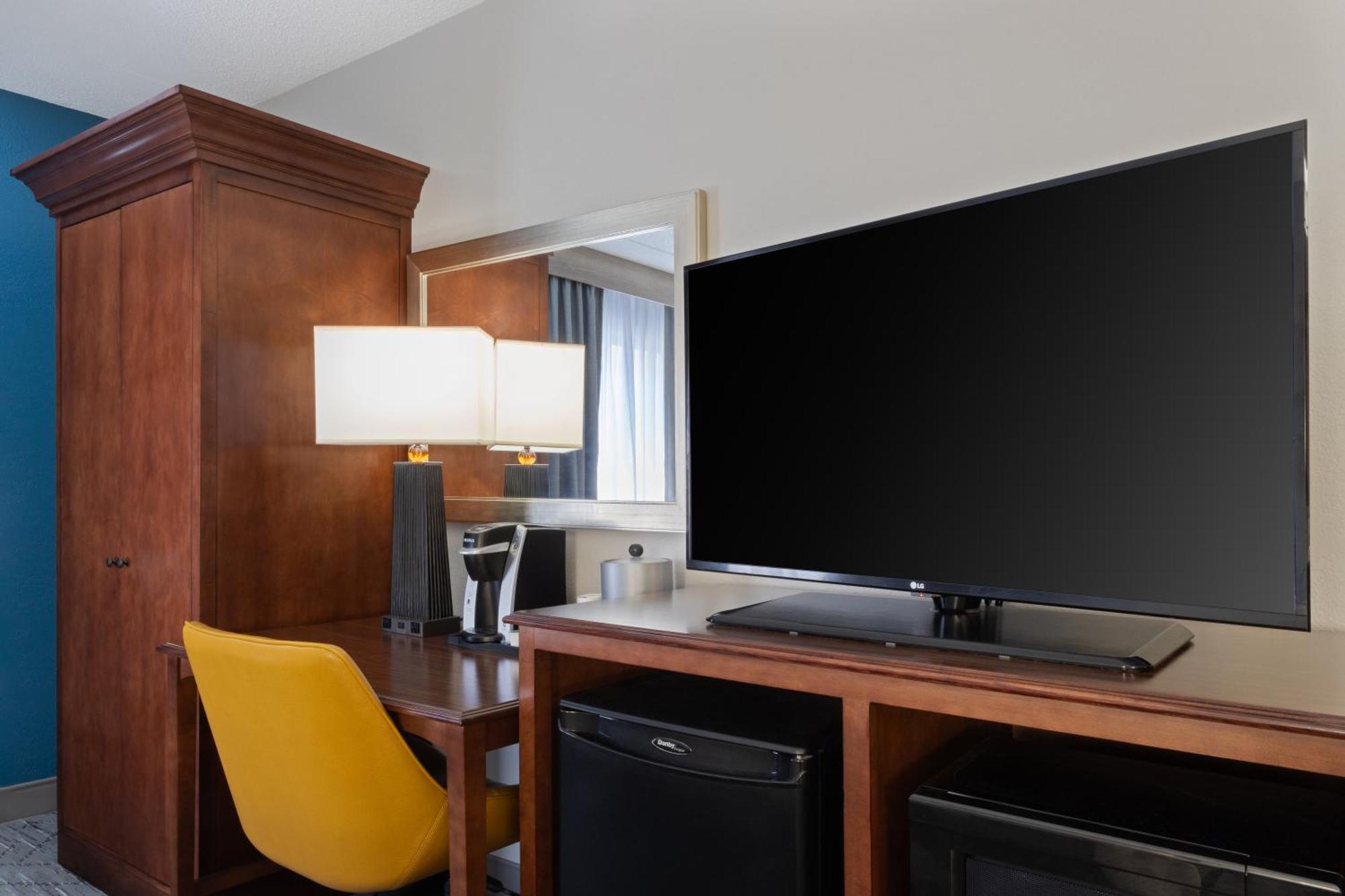 Holiday Inn Express & Suites Cincinnati Riverfront By Ihg Covington Exterior foto