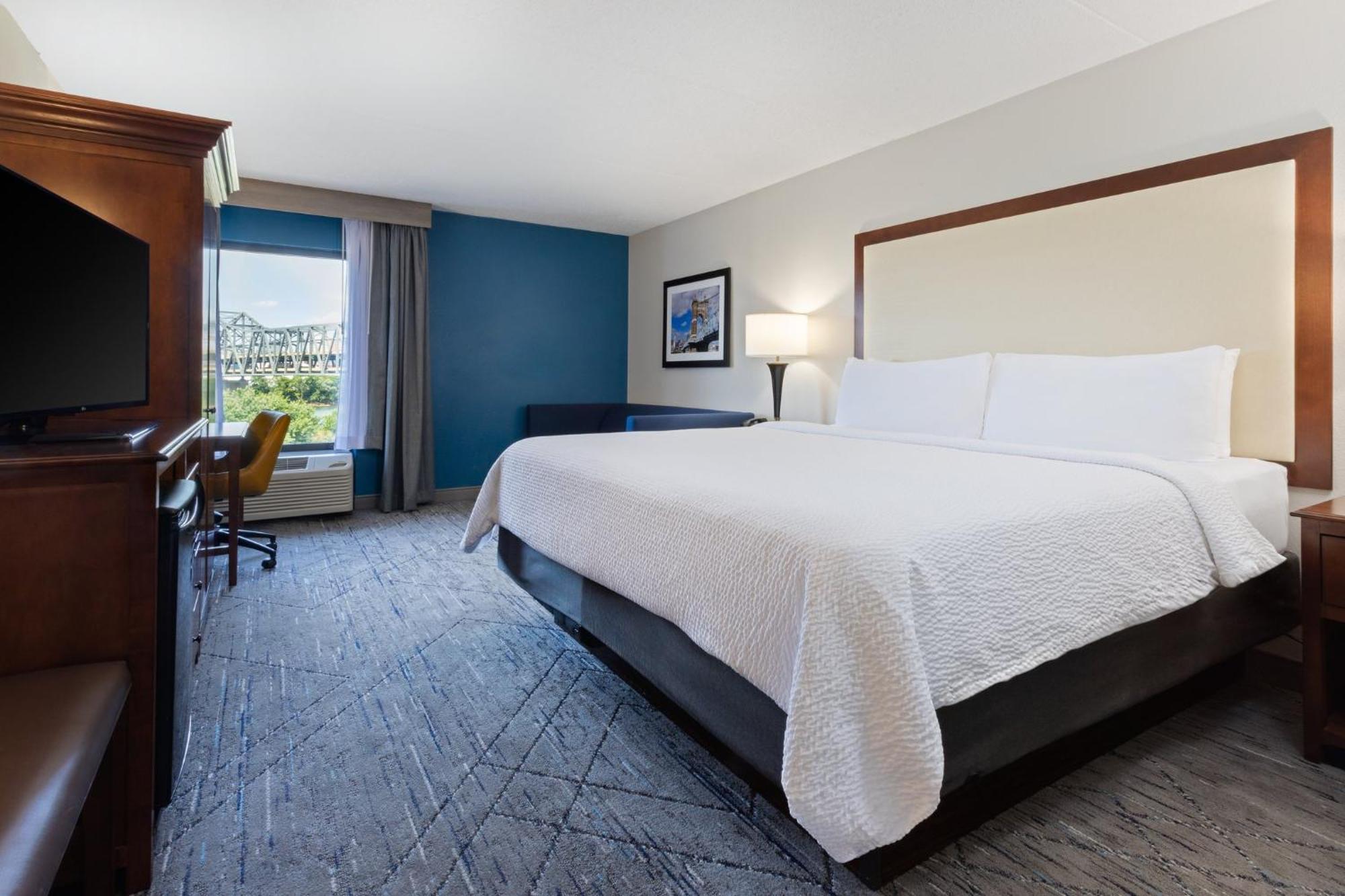 Holiday Inn Express & Suites Cincinnati Riverfront By Ihg Covington Exterior foto